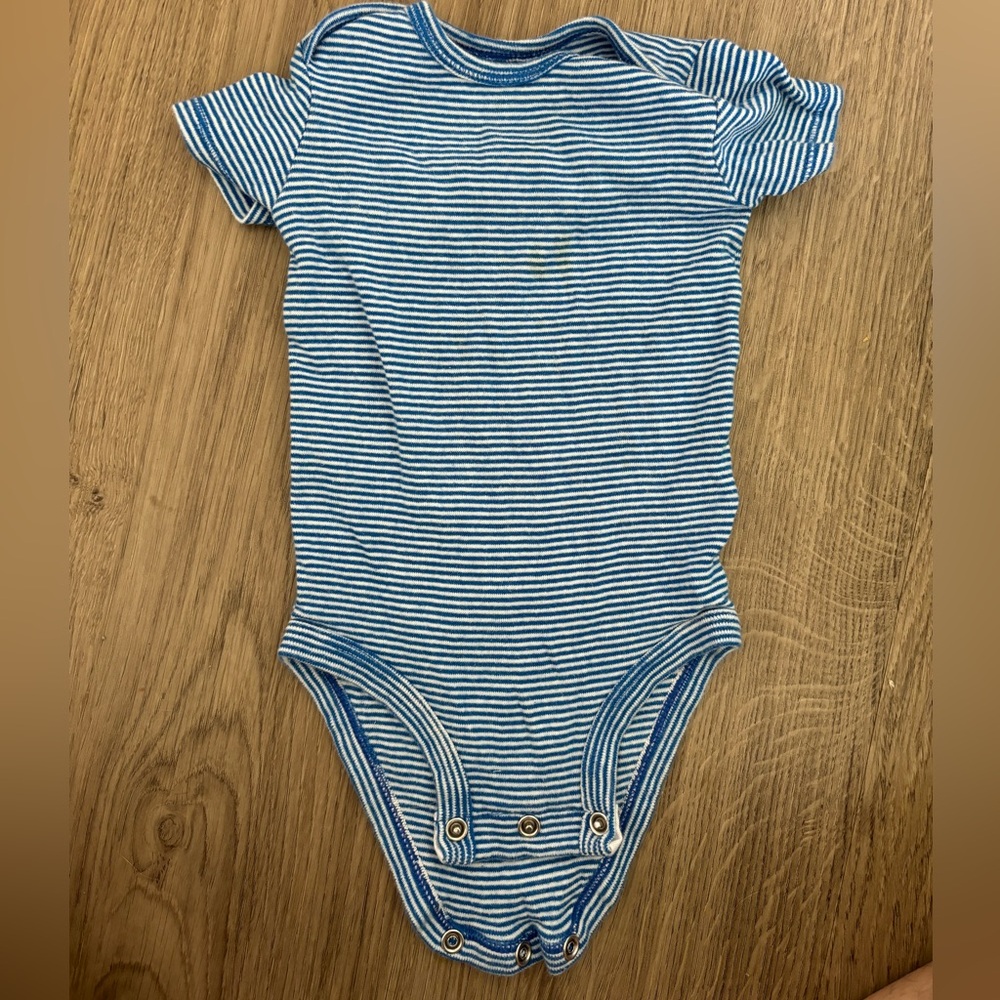⭐️5/$25⭐️ 
6M Carters Striped Top
